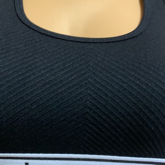 New Balance Sports Bra Black White M - Picture 3 of 11